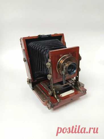 Винтаж: Старинный фотоаппарат J. Lancaster & Son Instantograph Англия 20-е купить в интернет-магазине Ярмарка Мастеров по цене 18740 ₽ – WUDL8RU, Сувениры винтажные, Рошаль - доставка по России Винтаж: Старинный фотоаппарат J. Lancaster &amp; Son Instantograph Англия 20-е в наличии в интернет-магазине на Ярмарке Мастеров - 55165004. Сувениры винтажные от Antiq-vintag. Размер: 15*13 см. Материал: красное дерево, латунь, линзы lancaster, кожа, стекло. Гарантированная доставк...