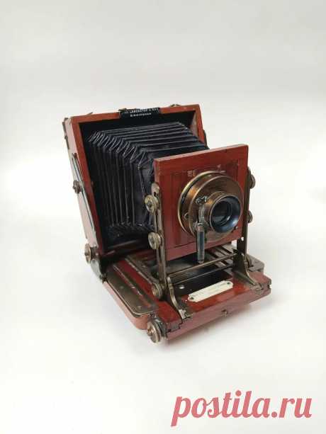 Винтаж: Старинный фотоаппарат J. Lancaster & Son Instantograph Англия 20-е купить в интернет-магазине Ярмарка Мастеров по цене 18740 ₽ – WUDL8RU, Сувениры винтажные, Рошаль - доставка по России Винтаж: Старинный фотоаппарат J. Lancaster &amp; Son Instantograph Англия 20-е в наличии в интернет-магазине на Ярмарке Мастеров - 55165004. Сувениры винтажные от Antiq-vintag. Размер: 15*13 см. Материал: красное дерево, латунь, линзы lancaster, кожа, стекло. Гарантированная доставк...