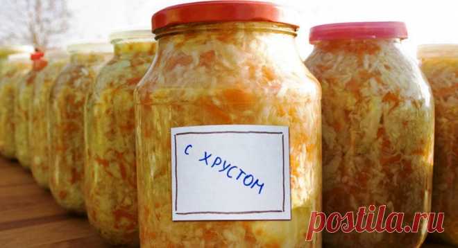 Как правильно квасить капусту! В собственном соку и без добавления рассола Капуста получается хрустящая, ароматная, со вкусом моченых яблок. Для приготовления вам потребуются такие ингредиенты: — капуста, 3 кг; — морковь, 300 г; — гвоздика, 2 шт; — соль,...