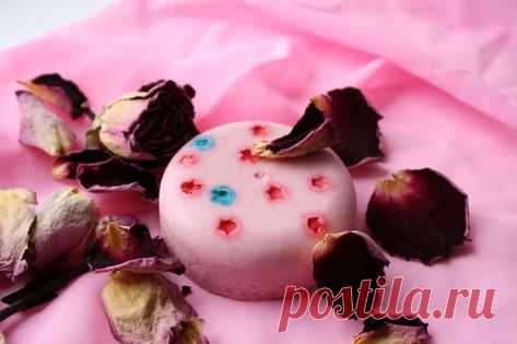 Розовое мыло