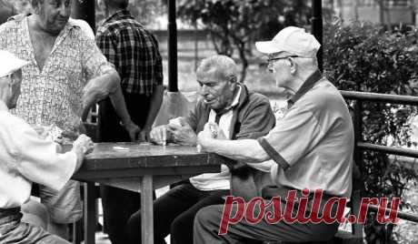 Плохой пример дочери подаешь. Мужчины-игроки в домино нашего двора выдают меня замуж
Комедийная совершенно ситуация происходит! Мужчины нашего двора коллективно собрались выдать меня замуж. Обосновывают, что я подаю плохой пример своей дочери, живя одна, в смысле – без мужа. У нас маленький дом, соседи все друг друга знают. Плюс – город провинциальный. Это я к тому, чтобы было понятно, каков менталитет, и что личные границы довольно таки […]
Читай дальше на сайте. Жми подробнее ➡