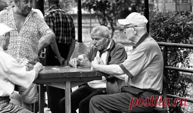 Плохой пример дочери подаешь. Мужчины-игроки в домино нашего двора выдают меня замуж
Комедийная совершенно ситуация происходит! Мужчины нашего двора коллективно собрались выдать меня замуж. Обосновывают, что я подаю плохой пример своей дочери, живя одна, в смысле – без мужа. У нас маленький дом, соседи все друг друга знают. Плюс – город провинциальный. Это я к тому, чтобы было понятно, каков менталитет, и что личные границы довольно таки […]
Читай дальше на сайте. Жми подробнее ➡