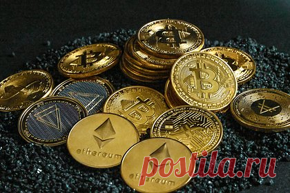 Эффект от запрета россиянам инвестировать в криптовалюту оценили. Запрет Евросоюза (ЕС) для россиян инвестировать в криптовалюту не окажет серьезного эффекта на экономику страны. К тому же идентифицировать гражданство держателя цифровой валюты будет сложно. Так считает директор центра цифровой экономики МГИМО Элина Сидоренко. В беседе с «Лентой.ру» она оценила возможные последствия.