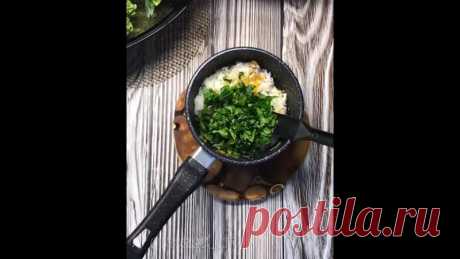 АРОМАТНЫЙ РИС

Как превратить обычный рис в ароматнейший, чудесный и вкусный гарнир!

Рис отварной
Оливковое масло
Цедра 1 лимона
Сок лимона (по вкусу)
Зелень (у меня петрушка и мята)
Лук (у меня шалот)
Перец болгарский
Соль, перец, чеснок

Рис отварить.
В сотейнике на оливковом масле обжарить Чеснок до румяности. Далее чеснок выбрасываем. Слегка обжариваем мелко порезанный лук, болгарский перец. Добавляем отварной рис, петрушку, мяту, цедру 1 лимона, немного лимонного сок...