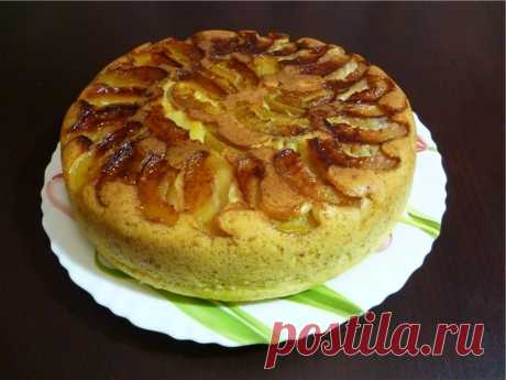 Шарлотка с яблоками в мультиварке
