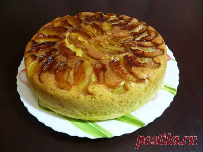 Шарлотка с яблоками в мультиварке
