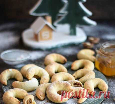 Песочные рогалики с орехово-медовой начинкой