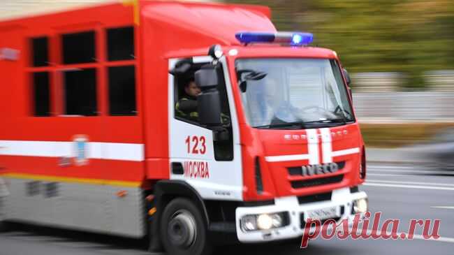 В Москве при пожаре в подсобке производственного здания погиб человек