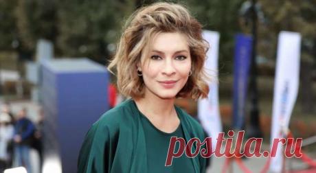 «У вас улыбка как у нее»: Елена Подкаминская показала маму в молодости . Милая Я