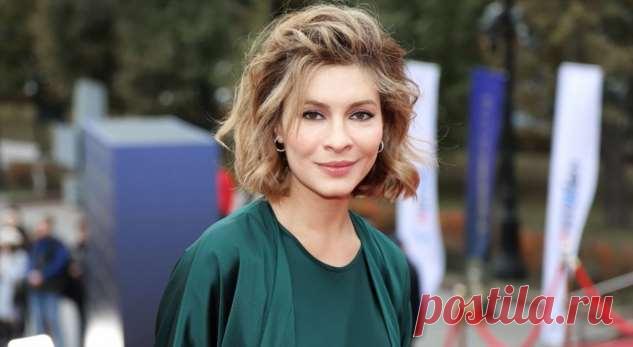 «У вас улыбка как у нее»: Елена Подкаминская показала маму в молодости . Милая Я