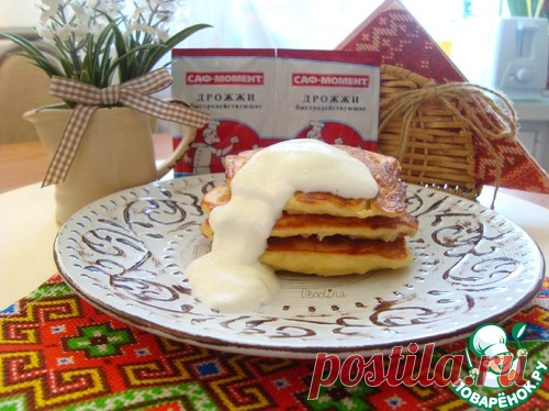Картофельно-луковые оладьи с сосисками - кулинарный рецепт