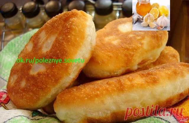 ПИРОЖКИ БЕЗ ХЛОПОТ 

Пирожки получаются мягкие, вкусные и не черствеют 2-3 дня (если конечно доживут:)) Тесто готовиться за 5 минут и сразу лепятся пирожки, не нужно ждать пока оно поднимется. 

ИНГРЕДИЕНТЫ:
● 1 стакан теплой воды;
● 50 гр. прессованных дрожжей;
● 1 ст. ложка сахара;
● 1 ч. ложка соли;
● 3 ст. ложки подсолнечного масла;
● 4 стакана муки;
● 1 стакан крутого кипятка;
● начинка любая

ПРИГОТОВЛЕНИЕ:
В теплой воде развести дрожжи, добавить сахар, соль, подсолн...