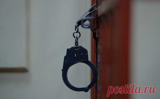 В Приморье возбудили дело на спецназовцев, напавших на стриптиз-клуб. В Приморье СК возбудил уголовное дело против пятерых сотрудников спецназа ГУФСИН, подозреваемых в нападении на стриптиз-клуб во Владивостоке, сообщили в управлении Следственного комитета по Приморскому краю.