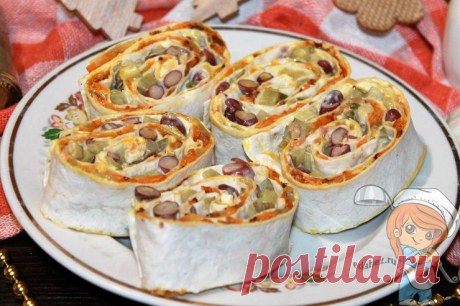 Салат Обжорка в лаваше: оригинальная подача и вкус на высоте - Пошаговые фото рецепты без дрожжей, без муки, без мяса, без масла, без яиц Салат Обжорка в лаваше без мяса и колбасы. В нем жареные овощи и консервированная фасоль. Тончайшие слои основы прекрасно гармонируют с сытной начинкой. Маринованные огурчики и чеснок придают пикантность, бобовые – отличная замена животному белку. Рецепт недорогой и понятный.