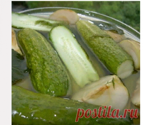 Малосольные огурцы с яблоками