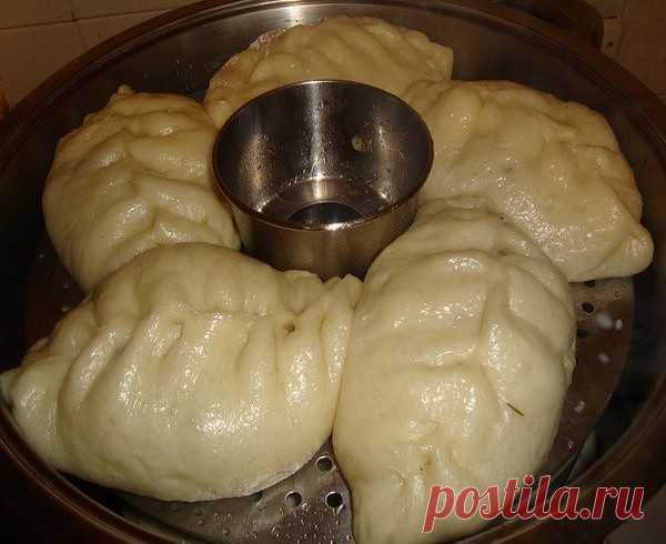 Очень вкусные пигоди.

Готовим тесто: 2 стакана молока, 1 ст лож сахара, 1 чл л соли , 20 гр дрожжей, 1кг муки. Замесить тесто и поставить подниматься. 

В это время займемся начинкой. Взять 500гр куриного филе порезать на кусочки. 3-4 луковицы порезать мелко, 500гр капусты нашинковать слегка посолить и помять и добавить в мясо. Начинку посолить , поперчить и добавить кориандр 2 чл ., все перемешать. От готового теста отрывать шарики и приготовить пирожки которые укладывай...