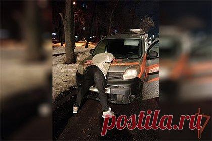 Двое россиян попытались скрыться от росгвардейцев и устроили массовое ДТП. В Москве двое уроженцев Мордовии в состоянии наркотического опьянения устроили массовое ДТП, пытаясь скрыться от росгвардейцев. После неоднократных требований об остановке росгвардейцы пару раз выстрелили в воздух из табельного оружия, погоня прекратилась. Мужчин задержали и передали сотрудникам полиции.