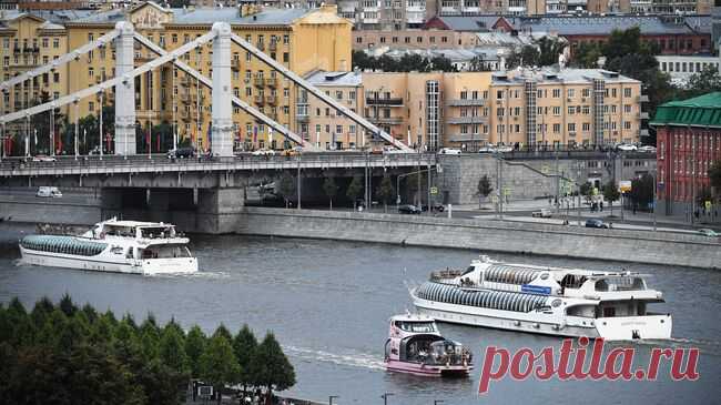 В Москве пьяный мужчина упал с Крымского моста в реку