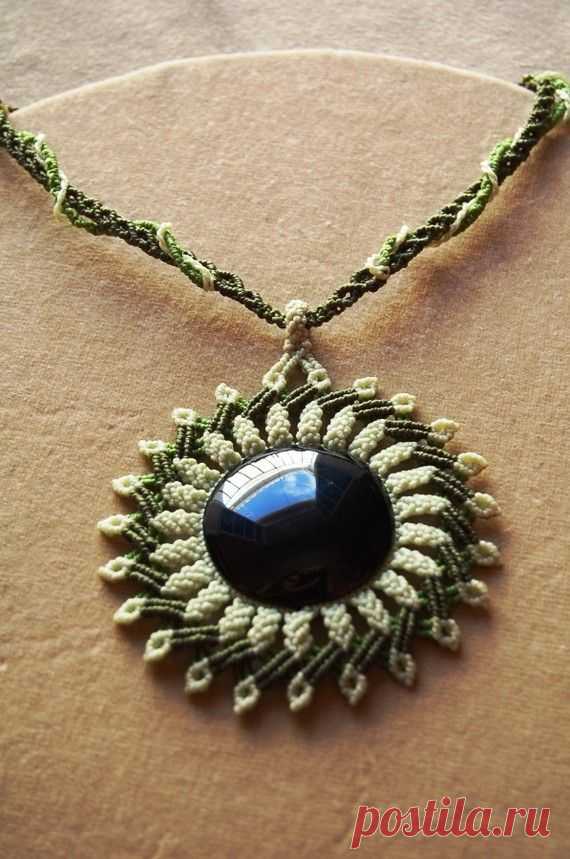(11) Cavandoli Macrame STATEMENT NECKLACE MANDALA with by ARUMIdesign, €49.00 | Макраме | Массивные Ожерелья, Ожерелья и Мандалы