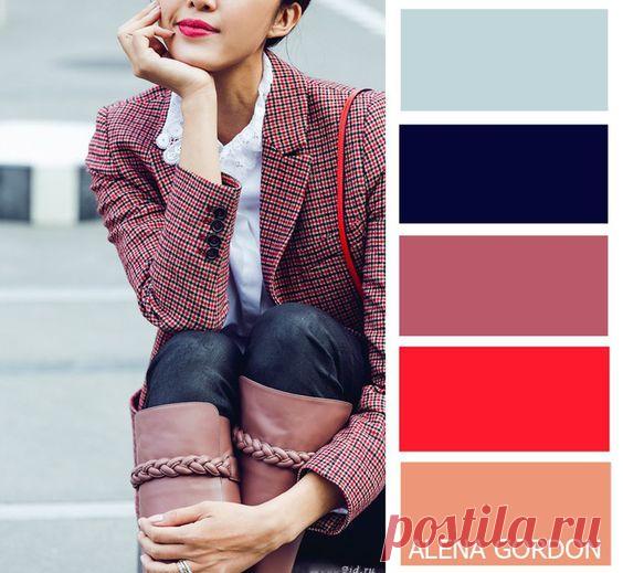 Как комбинировать насыщенный синий: 7 актуальных сочетаний