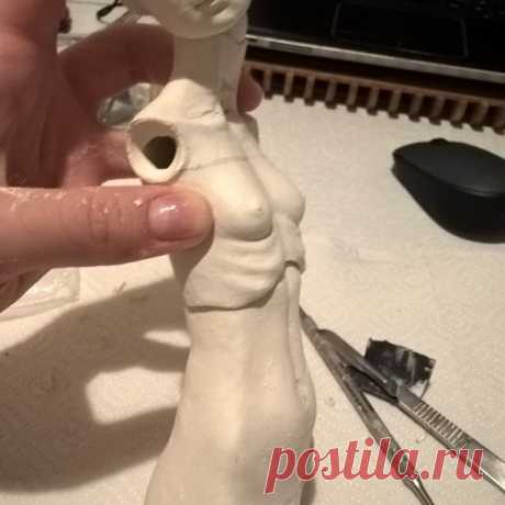 #doll #bjd #bjddoll #art #artdoll #beauty #porcelain #porcelaindoll #vividdolls #шарнирнаякукла #бжд #авторская #авторскаякукла
Лепится потихоньку новая ММ. Sculpting a new model for the line of small dolls.