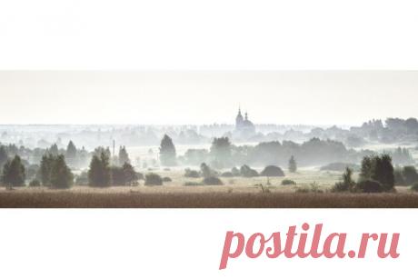 ФОТО: «Утро на Нерли», 17-е место. Раннее утро в селе Андрианово в Ростовской области. На заднем плане — церковь Николая Чудотворца в утреннем тумане. Автор — Михаил Корчагин. &lt;br&gt; Всего на конкурс «Удивительная планета» было прислано более двух тысяч работ - научно-популярный журнал GEO