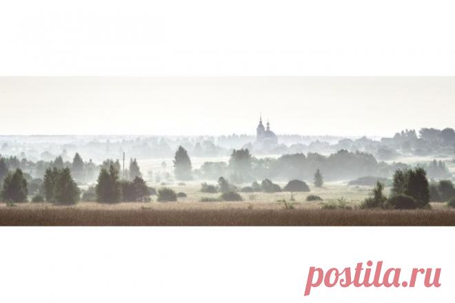 ФОТО: «Утро на Нерли», 17-е место. Раннее утро в селе Андрианово в Ростовской области. На заднем плане — церковь Николая Чудотворца в утреннем тумане. Автор — Михаил Корчагин. <br> Всего на конкурс «Удивительная планета» было прислано более двух тысяч работ - научно-популярный журнал GEO