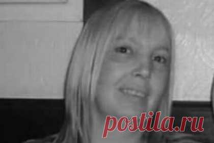 Женщина готовила в духовке горячие бутерброды и задохнулась насмерть. В Престоне, Великобритания, женщина зацепилась пижамой за дверцу духовки во время приготовления горячих бутербродов с беконом и задохнулась насмерть. Ее тело обнаружил племянник, которому она и делала закуску. Коронерский суд постановил, что смерть произошла в результате несчастного случая.