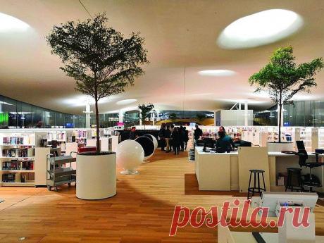 Библиотека в Хельсинки как целая страна | Журнал "JK" Джей Кей В Хельсинки открылась библиотека, которая вызвала у финнов небывалый ажиотаж и очереди. В Финляндии, как и в любой европейской стране, увидеть очередь, кроме как на рождественских распродажах, практически невозможно. Но ради такого события, которое финны ждали целых три года, многие не поленились прийти пораньше, чтобы первыми попасть на ...открытие Центральной библиотеки Oodi! Что же такое библиотека по-фински...