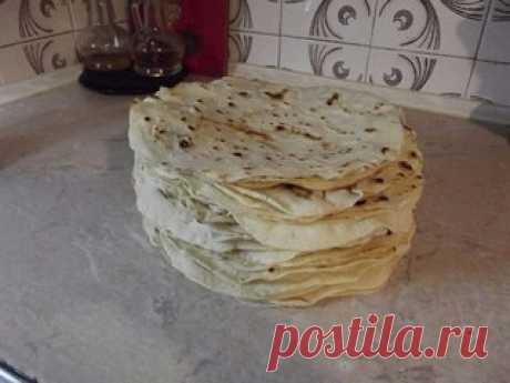 Лаваш 

Я очень люблю ЛАВАШ. Но в магазине он не очень вкусный, долго искала рецепт, вот наконец то нашла. Теперь для меня не составляет особого труда нажарить лепёшек. 40 шт за 1 час. Вкуснотище , куда там магазинным. Это рецепт 1 порции, я всегда готовлю 2 порции(40шт) 

Ингредиенты: 
Показать полностью…