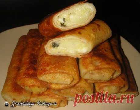 Блинчики с сыром и творогом - Грузинская кухня Блинчики с сыром и творогом. Вы можете испечь блинчики по вашему традиционному рецепту, а вот начинку из творога и сулугуни я вам советую попробовать