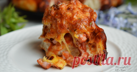 Пица хлебчета   Пица хлебчета          Продукти:     За тестото:     3 ч.ч. бяло пшенично брашно   1 1/2 ч.л. суха мая за хляб   1 ч.л. сол   1 ч.л. захар...