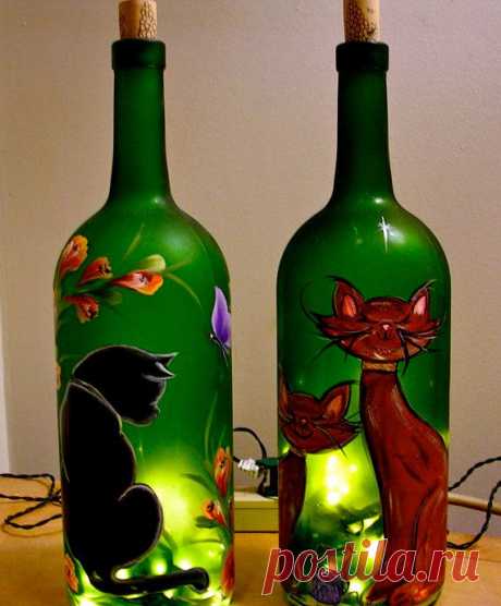 Lighted Wine Bottle / Hand Painted Cat / Decorative Lamp