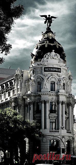 Madrid, metropolis Calle Gran via от пользователя 1970robert на Flickr |  Maria Luisa Lopez приколол(а) это к доске ✈️ Beautiful Places & Trav… |Pinterest
