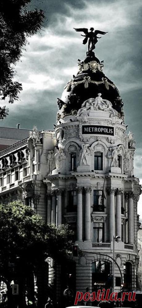 Madrid, metropolis Calle Gran via от пользователя 1970robert на Flickr | Maria Luisa Lopez приколол(а) это к доске ✈️ Beautiful Places & Trav… |Pinterest