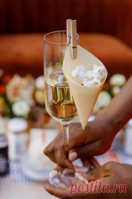 Beer Bars & Pizza Buffets : The Cutest New Wedding Food Ideas!