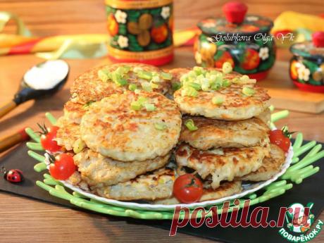 Картофельные лепешки с мясным припеком. Получились очень аппетитные, ароматные и сытные лепешки, которые вкуснее драников и картофельных котлет. Подавать лепешки со сметаной или любимым соусом. Попробуйте приготовить! И прежде, чем готовить, прочитайте способ приготовления. У меня их 2 способа.