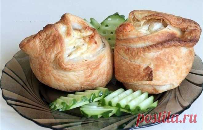 Как приготовить блюдо "пирожки слоёные с курицей и сыром" - рецепт, ингридиенты и фотографии | sloosh