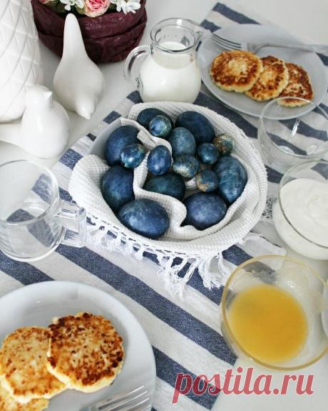 Из обычного чая каркаде получаются невероятные космические яйца на Пасху | Секреты отчаянной домохозяйки | Пульс Mail.ru Необычный способ окрашивания яиц к великому празднику, показываю поэтапно.