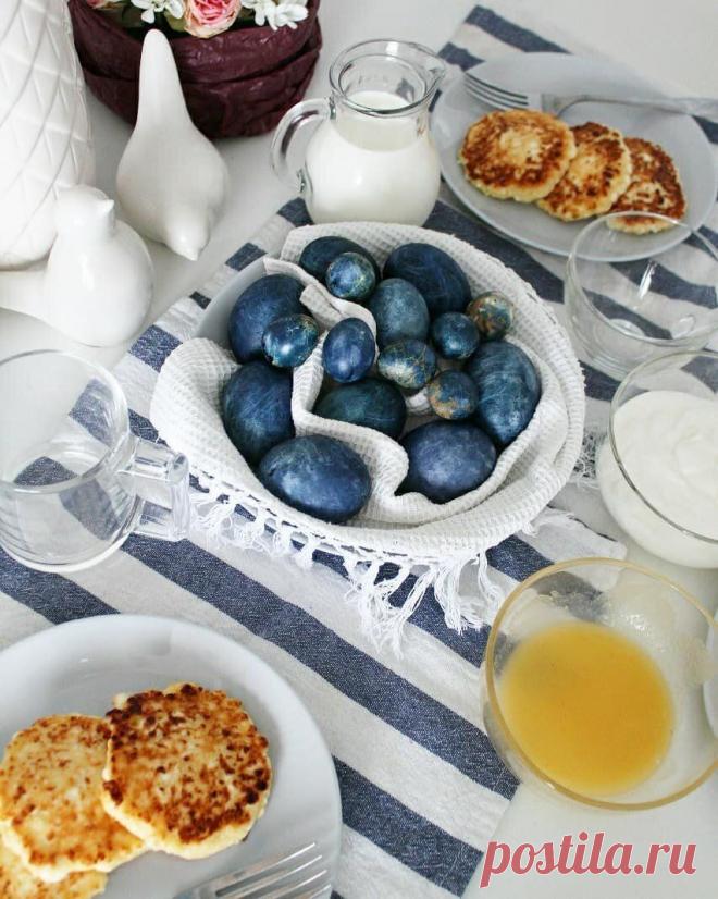 Из обычного чая каркаде получаются невероятные космические яйца на Пасху | Секреты отчаянной домохозяйки | Пульс Mail.ru Необычный способ окрашивания яиц к великому празднику, показываю поэтапно.