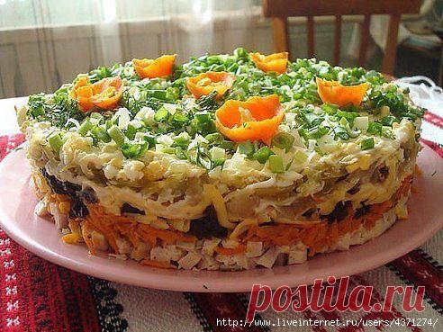 Слоёный салат с черносливом "Ночка".