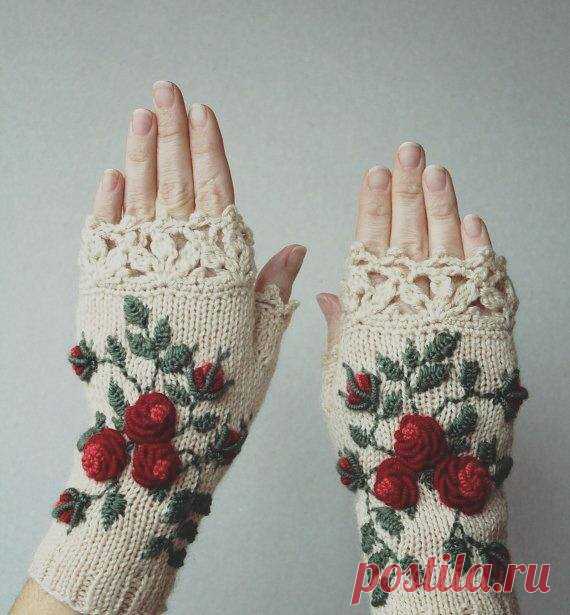 (4) Facebook