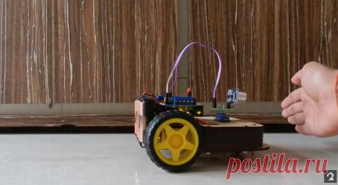 Авто с функцией объезда препятствий В этой статье мастер расскажет нам, как построить робота, избегающего препятствий. Робот представляет собой небольшой и простой двухколесный автомобиль, который будет двигаться вперед, пока не обнаружит препятствие на своем пути. Дальше он остановится, отъедет немного назад, а затем