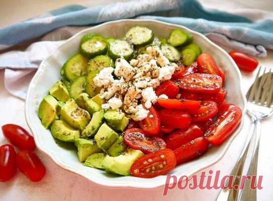 6 салатов со спелым авокадо. Ореховый привкус, мягкая текстура и море пользы в придачу. Не забудь сбрызнуть лимонным соком. — Домашняя кулинария