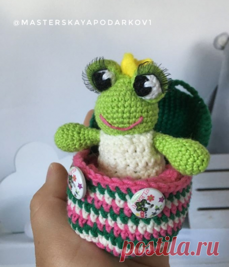 Принцесса лягушка. бесплатная схема крючком. мастер класс амиругуми. коллекция яйцо-сюрприз. Пасхально яйцо. Пасхальный узор. Киндер-сюрприз