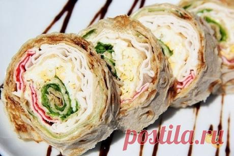 Рулет из лаваша с крабовыми палочками и огурцом.

Рулет из лаваша с начинкой - это вкусная и быстрая закуска, которую можно приготовить на праздничный стол или на пикник. С начинками можно экспериментировать, подбирая под свой вкус. В этот раз я сделала рулет из лаваша с крабовыми палочками и огурцом. Он получился очень аппетитным и сытным, а свежий огурчик и листья салата придали ему очень интересную нотку. Попробуйте приготовить закуску по этому рецепту и я не сомневаюсь...