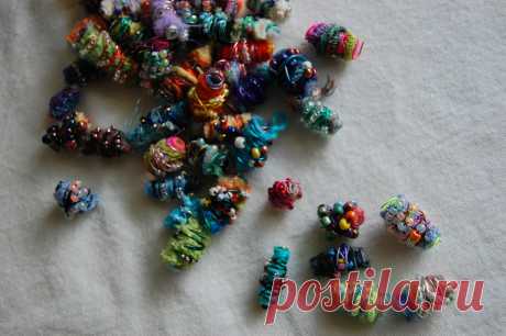 Tutorial: Funky Fiber Beads This tutorial is brought to you by… my Mom (aka Laura Goodnough Jones)! My mom is a rock’n artist, mainly working in mixed media and beeswax collage. You can see a teeny sampling of her…