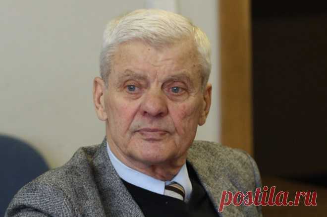 Взял золото Олимпиады и стал таксистом. Нелегкая судьба вратаря Разинского. Судьбы советских олимпийских чемпионов складывались по-разному — кто-то купался в лучах славы до конца жизни, а кто-то не находил себе места после ухода из спорта. Победителю Игр-56 в Мельбурне вратарю Борису Разинскому тоже пришлось несладко.