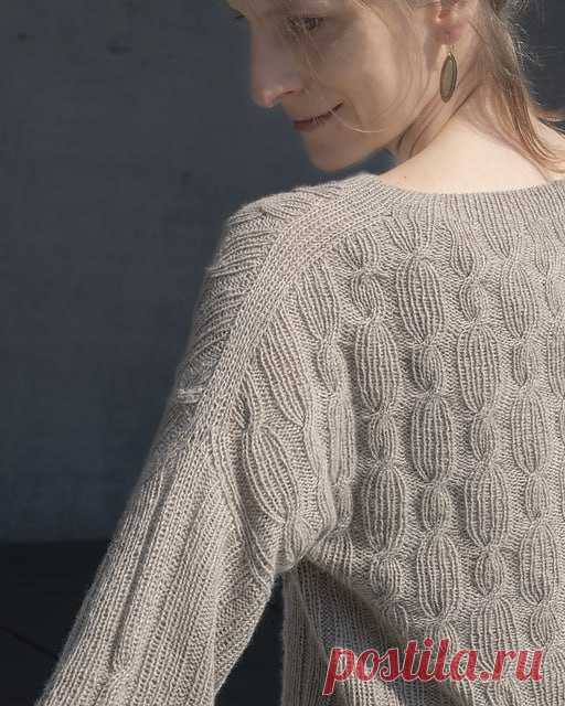 DRIFTING WAVE SWEATER