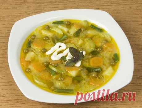 Легкий супчик с кабачками в весенний день. Мясо можно не добавлять